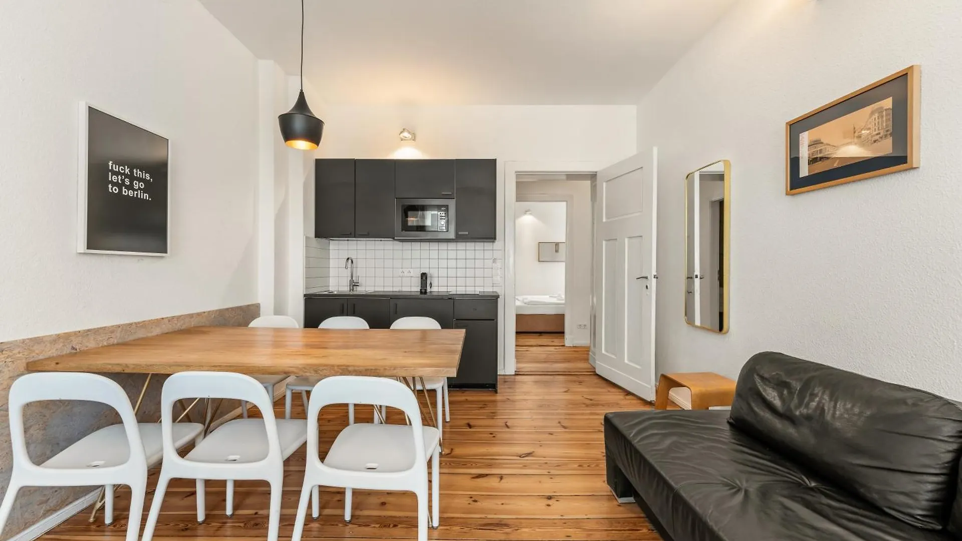 Mooeve Friedrichs Big Apartments Берлин
